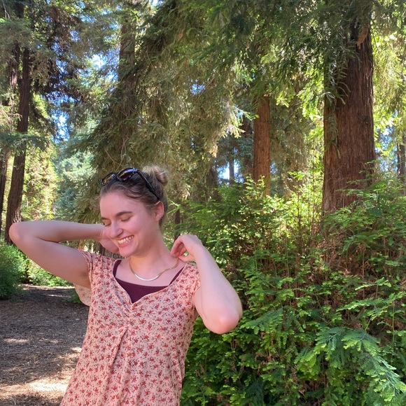 Meet your Posher, Emily - Picture 3 of 3